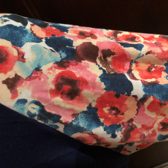 Lularoe Randy Raglan Top - Buy 1 Get1 FREE! size L - Picture 6 of 8